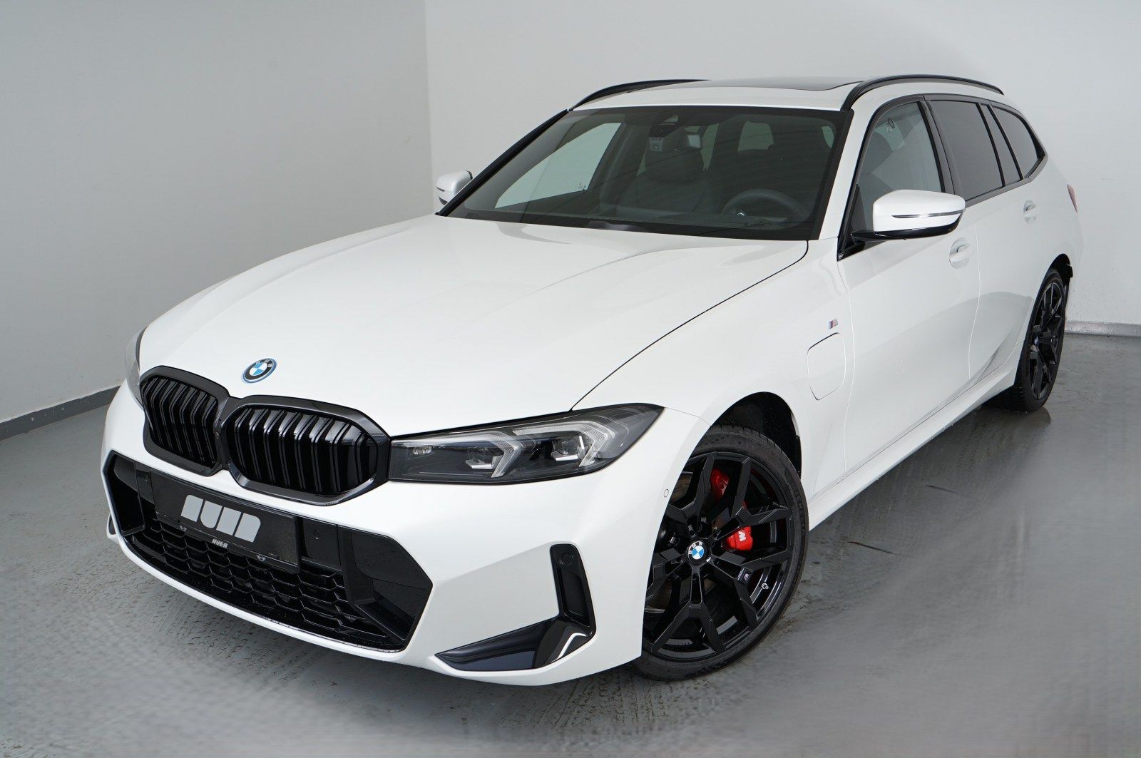 BMW 330e xDrive Touring (M-Sport Navi LED AHK H/K)