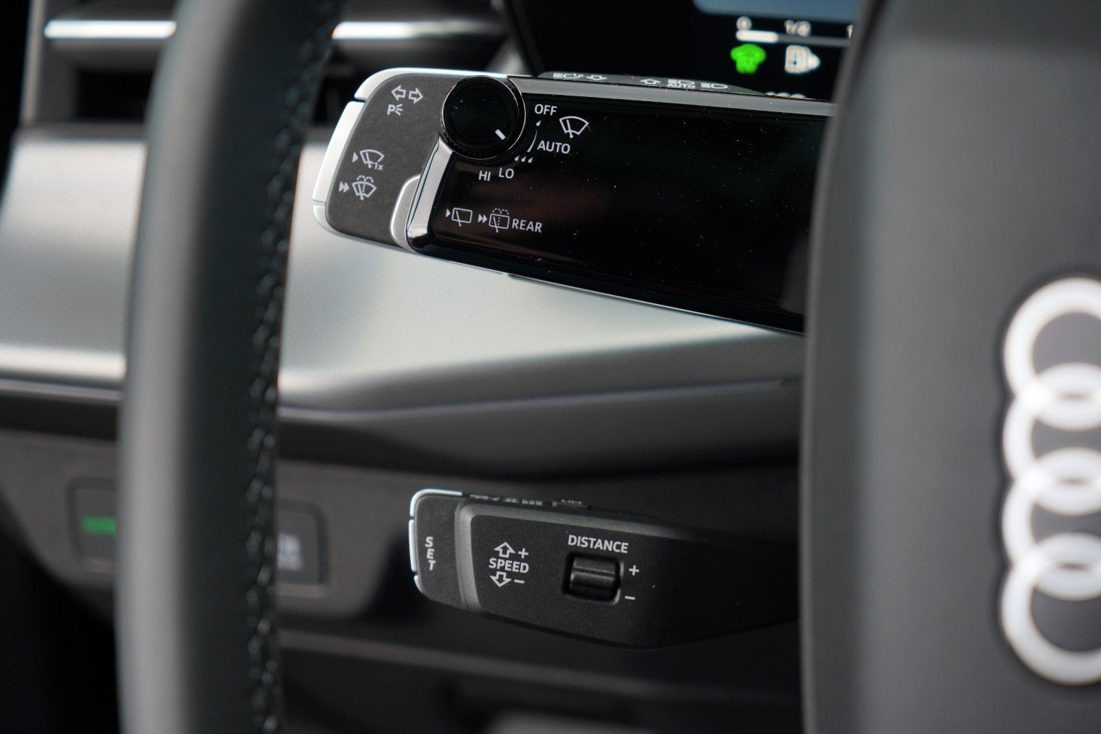 Audi Q3 SUV e-hybrid AHK S-LINE PANO TECH PRO MATRIX