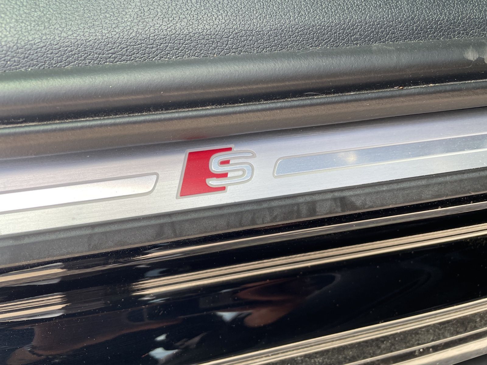 Audi A4 Avant 35 TFSI S line - Samsaru's Car Outlet