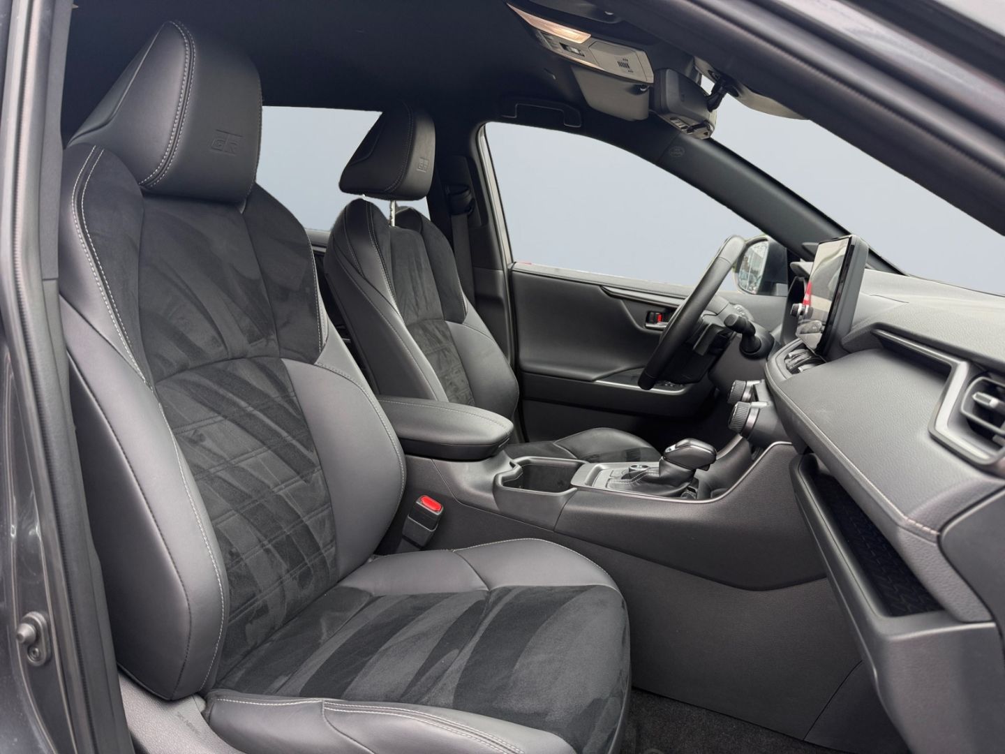 Toyota RAV 4 Plug-in-Hybrid GR SPORT - Samsaru's Car Outlet