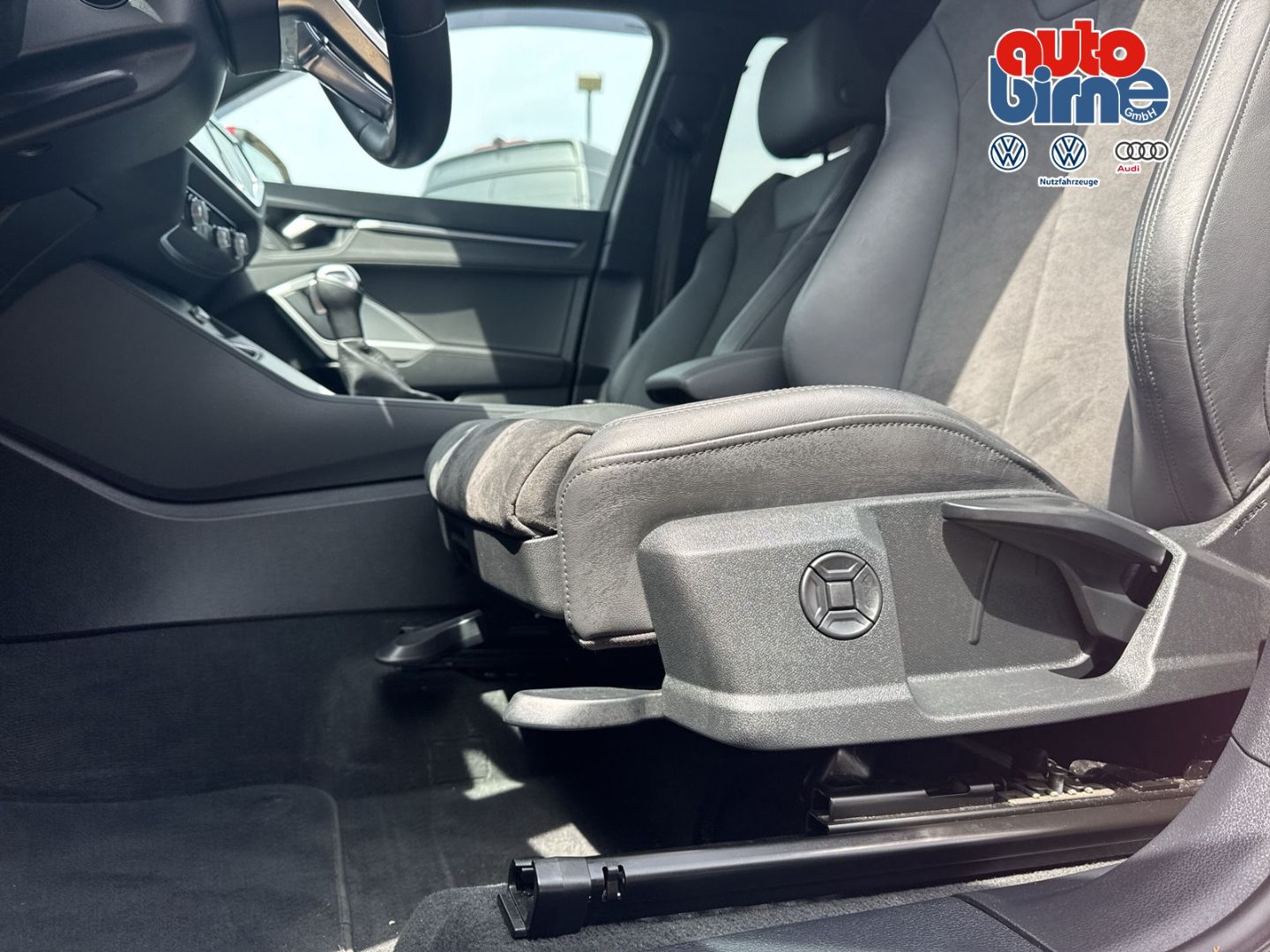 Audi Q3 40 TFSI quattro advanced - Samsaru's Car Outlet