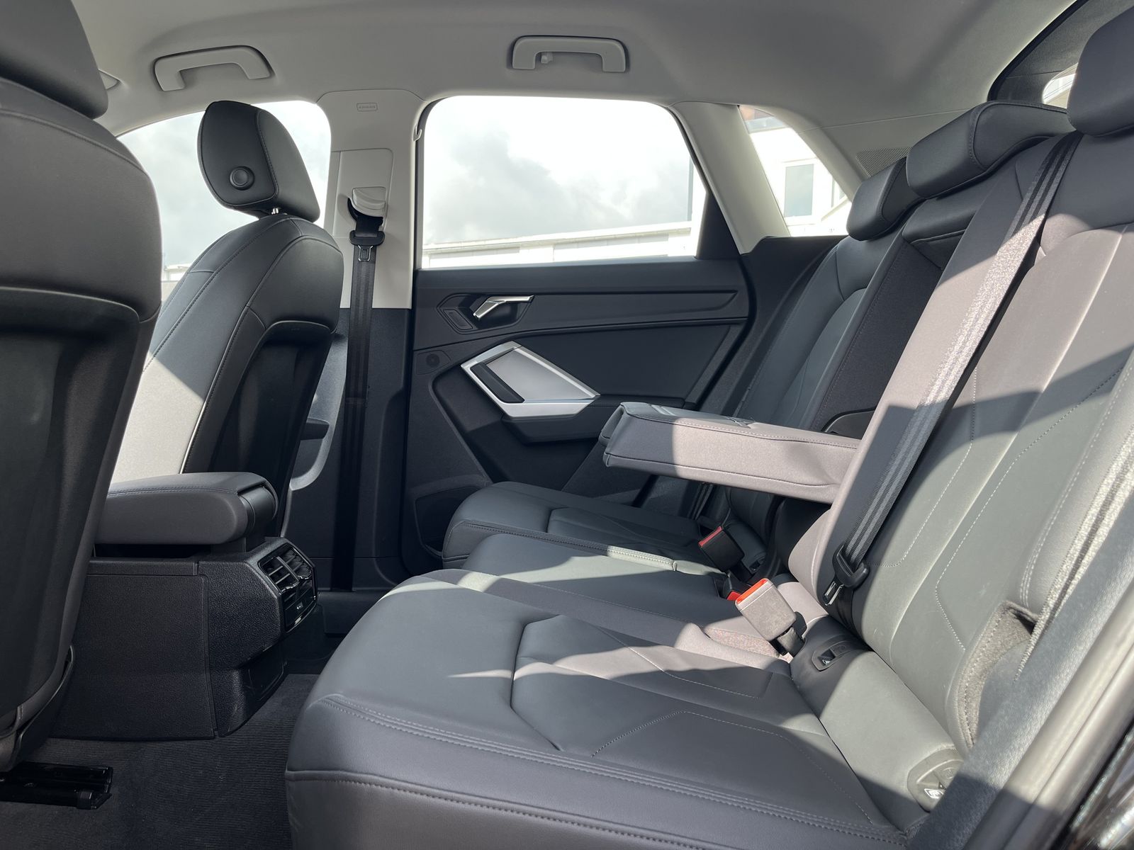 Audi Q3 35 2.0 TDI quattro S tronic - Samsaru's Car Outlet
