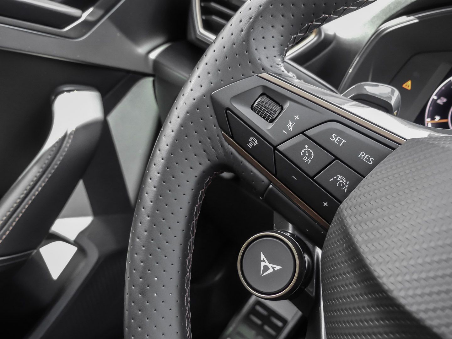 Cupra Formentor VZ 2.0 TSI 4Drive DSG PANO+RFK+LED+SHZ