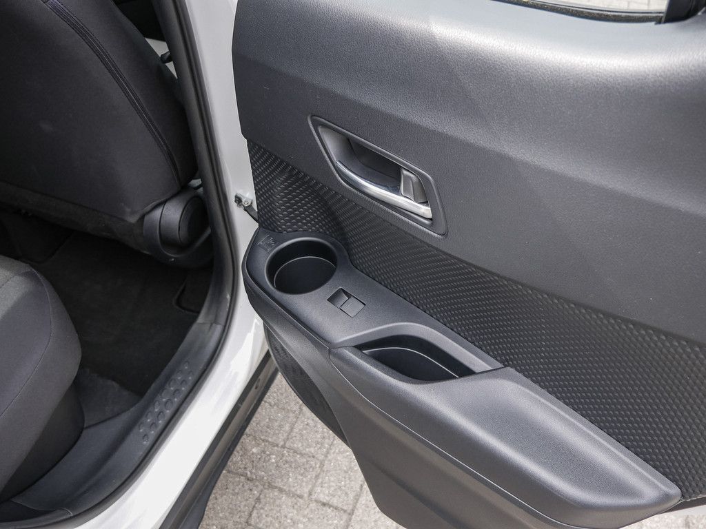 Toyota C-HR HYBRID Flow - Samsaru's Car Outlet