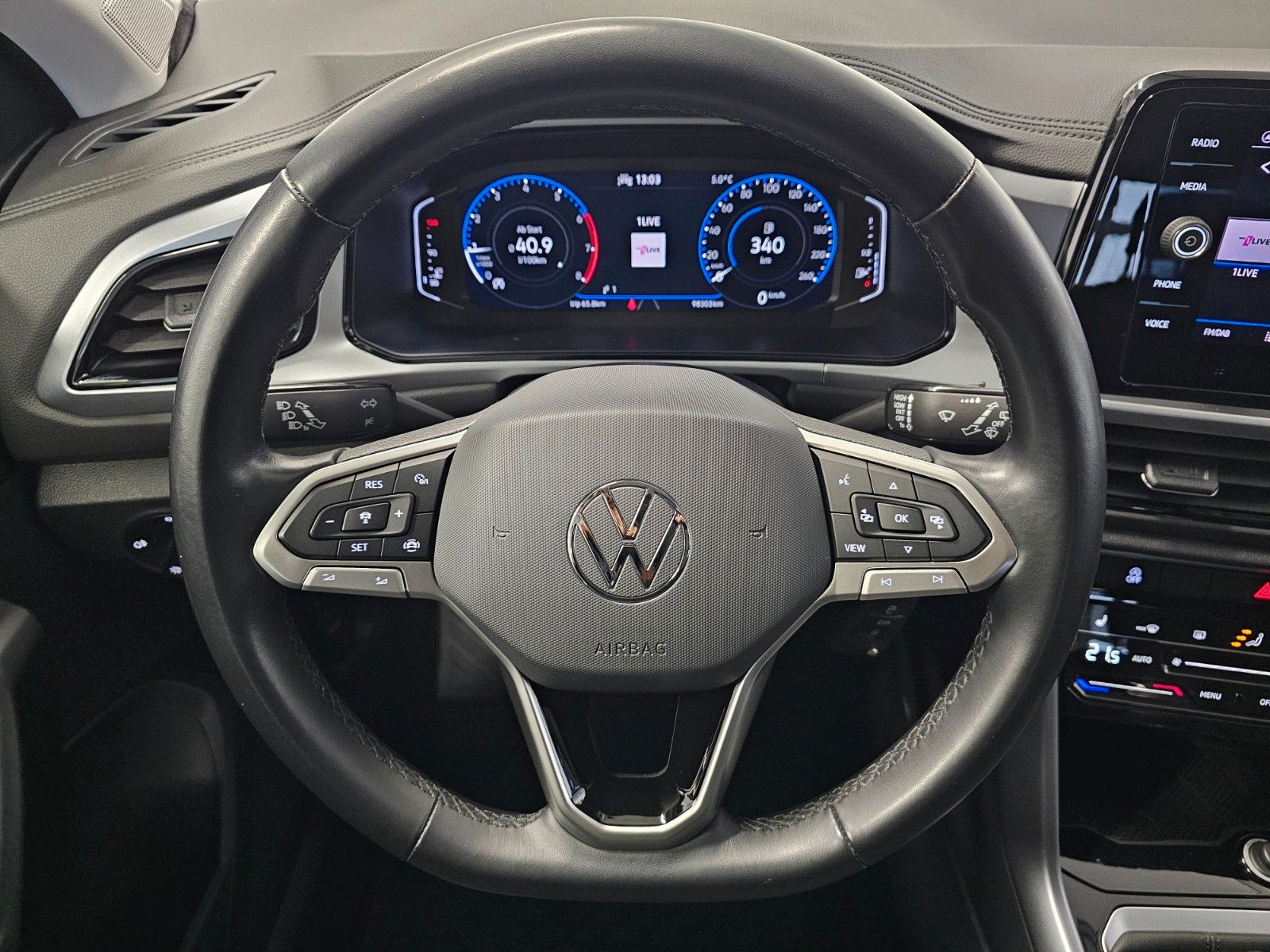 Volkswagen T-Roc 1.5 TSI Life - Samsaru's Car Outlet
