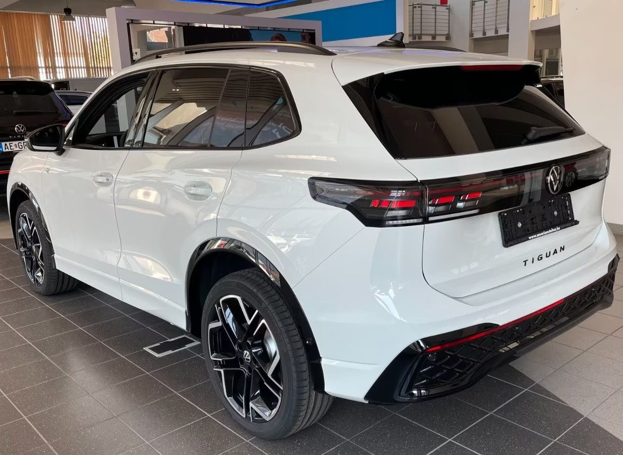 Volkswagen Tiguan TDI R-Line AHK 20Z Area Black Leder Pano