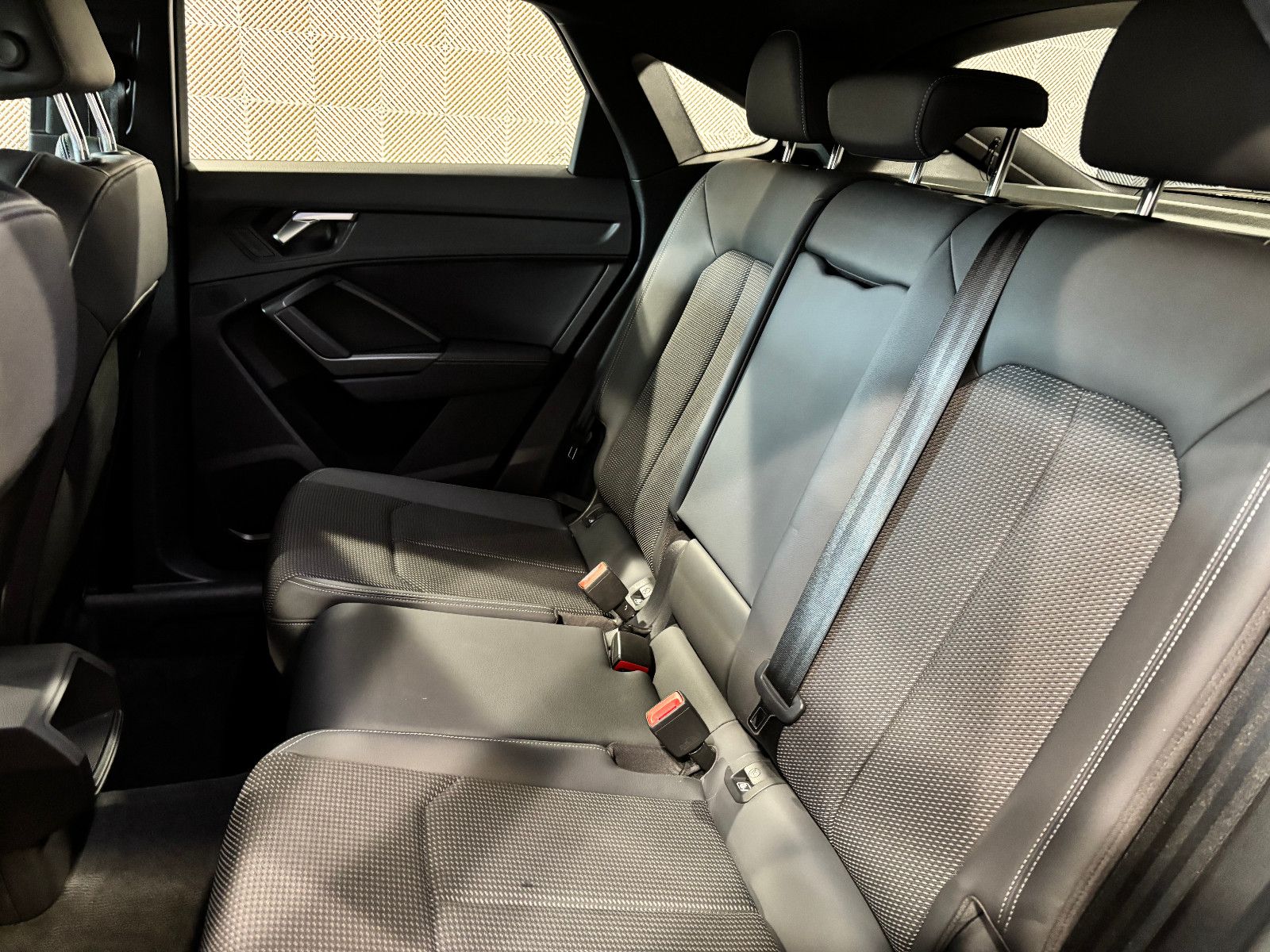 Audi Q3 Sb. 40 TFSI quattro S LINE - Samsaru's Car Outlet