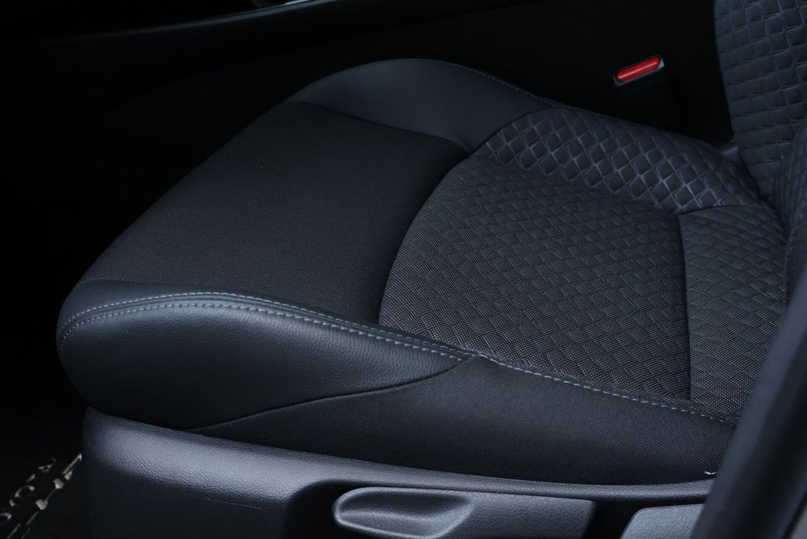 Toyota C-HR 1.8 Hybrid Dynamic - Samsaru's Car Outlet