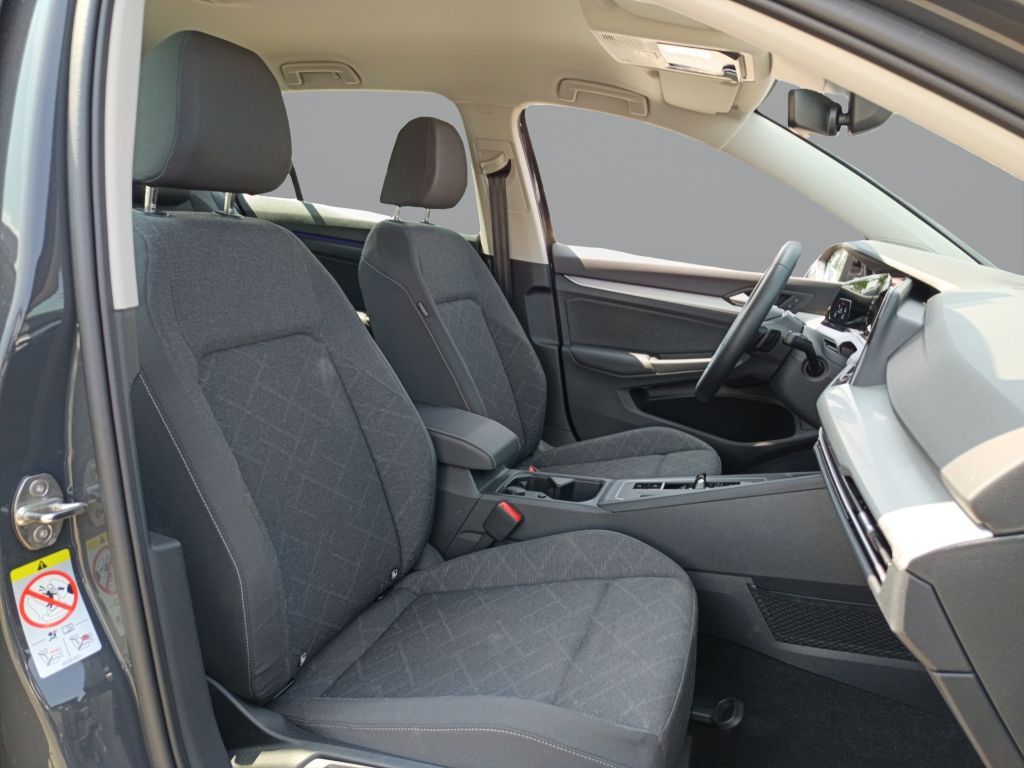 Volkswagen Golf 1.5 eTSI DSG Life - Samsaru's Car Outlet