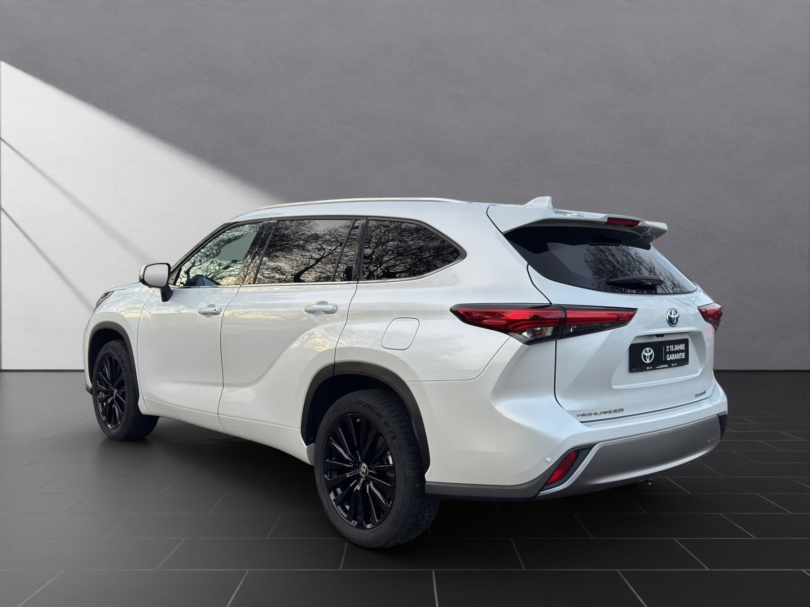 Toyota Highlander Hybrid Luxury 7 SITZER+AHK+LEDER+HuD