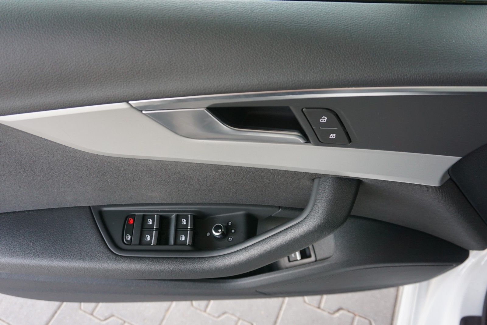 Audi A4 Avant 40 TFSI S tronic S line - Samsaru's Car Outlet
