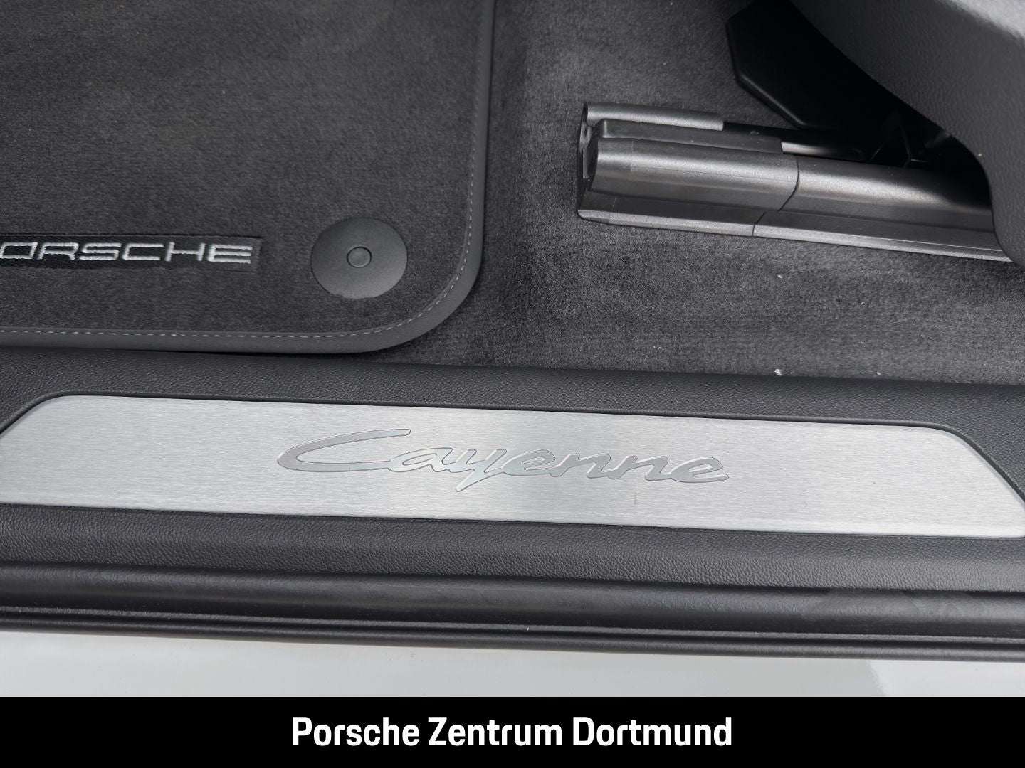 Porsche Cayenne BOSE InnoDrive Panoramadach LED-Matrix