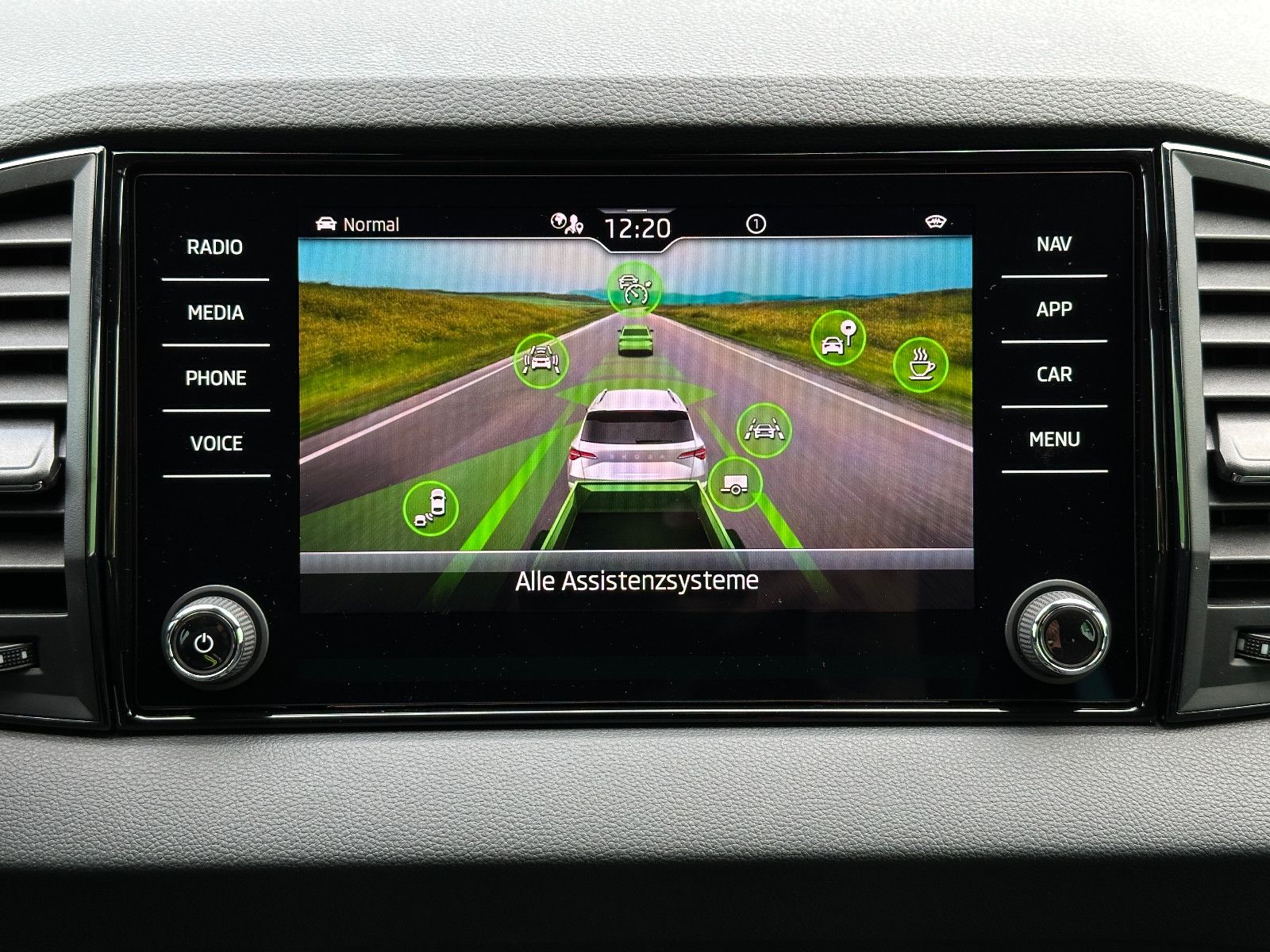 Skoda 150PS 4x4 DSG Sportline Side Assist eHK LM19"AHK