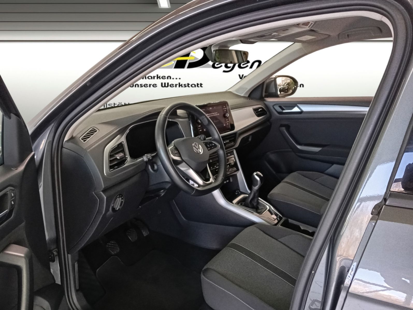 Volkswagen T-Roc - Samsaru's Car Outlet