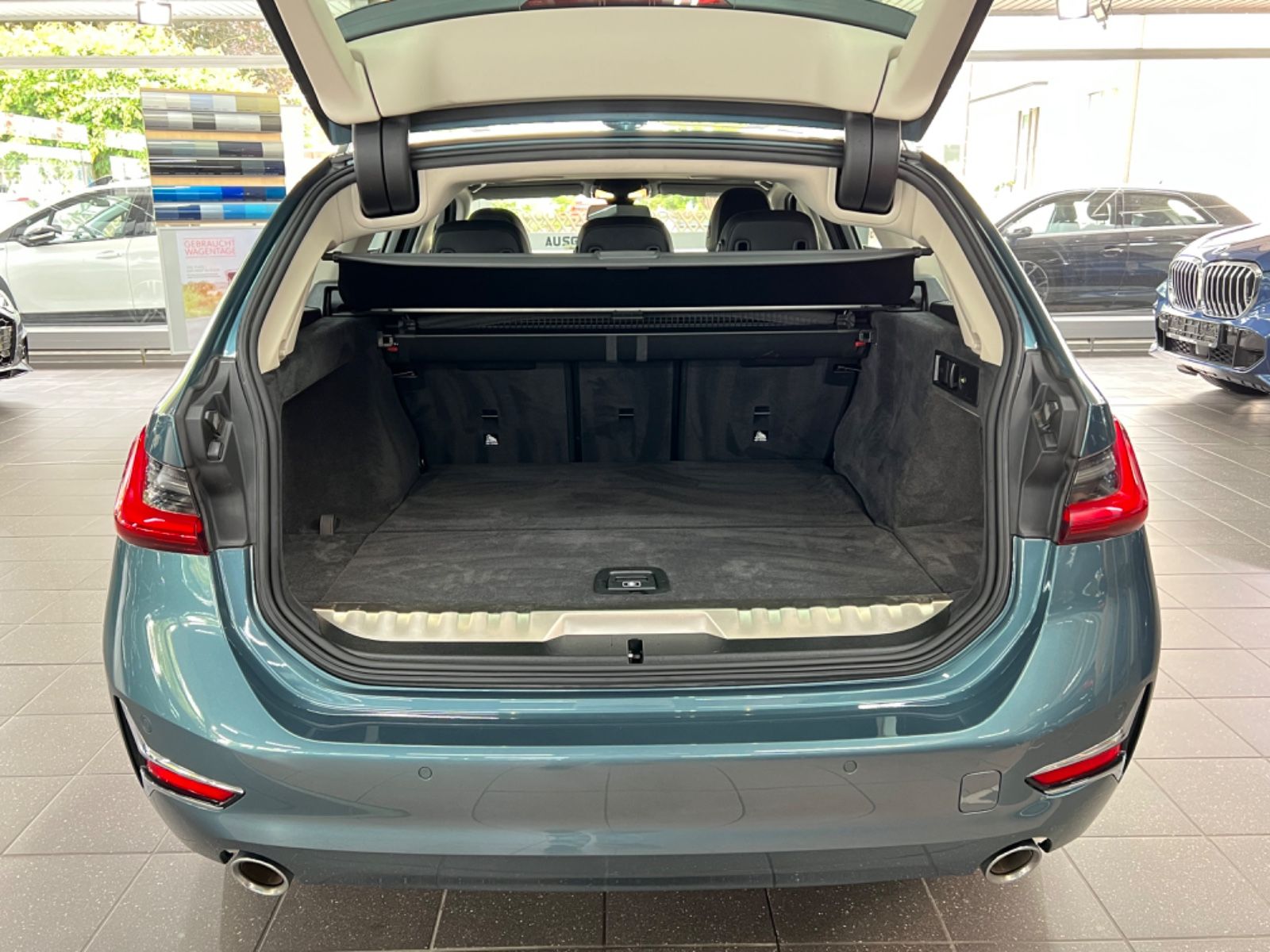 BMW 330e Touring Luxury Line - Samsaru's Car Outlet