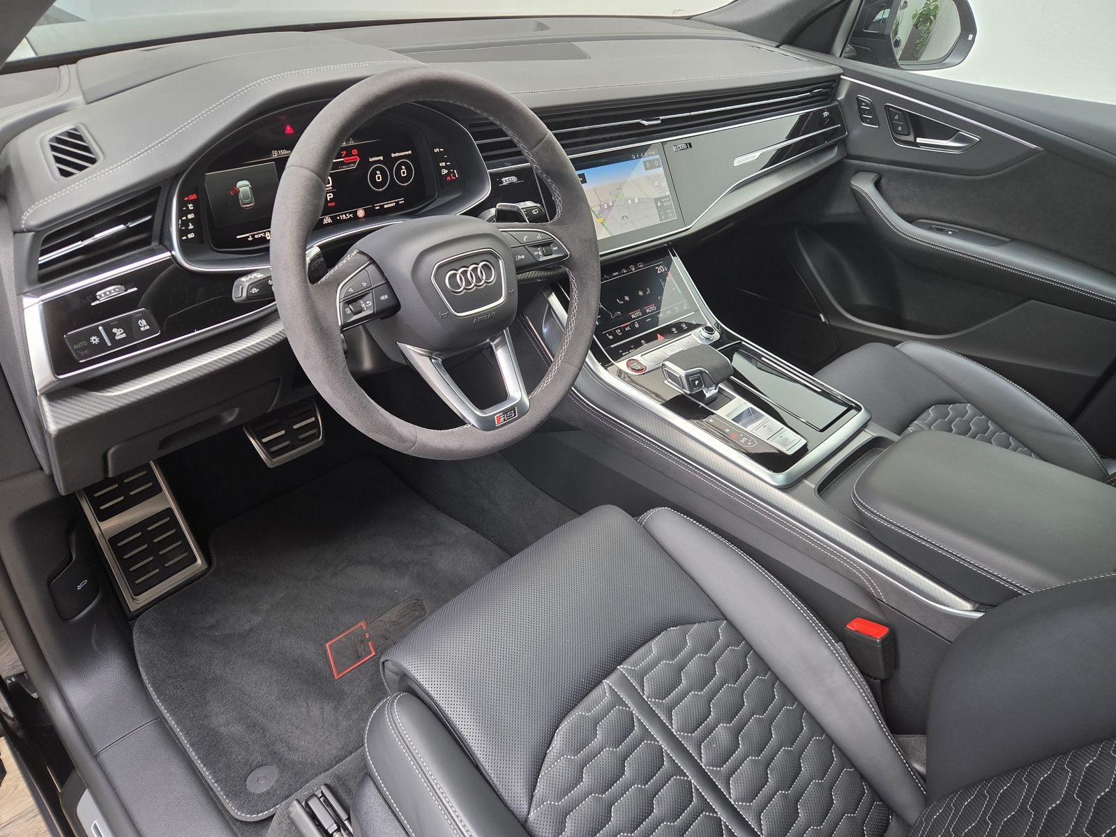 Audi RSQ8 Sportabgas AHK Standhzg. Black+ RS-Design