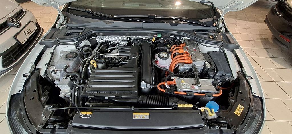 Volkswagen Golf VIII GTE eHybrid - Samsaru's Car Outlet