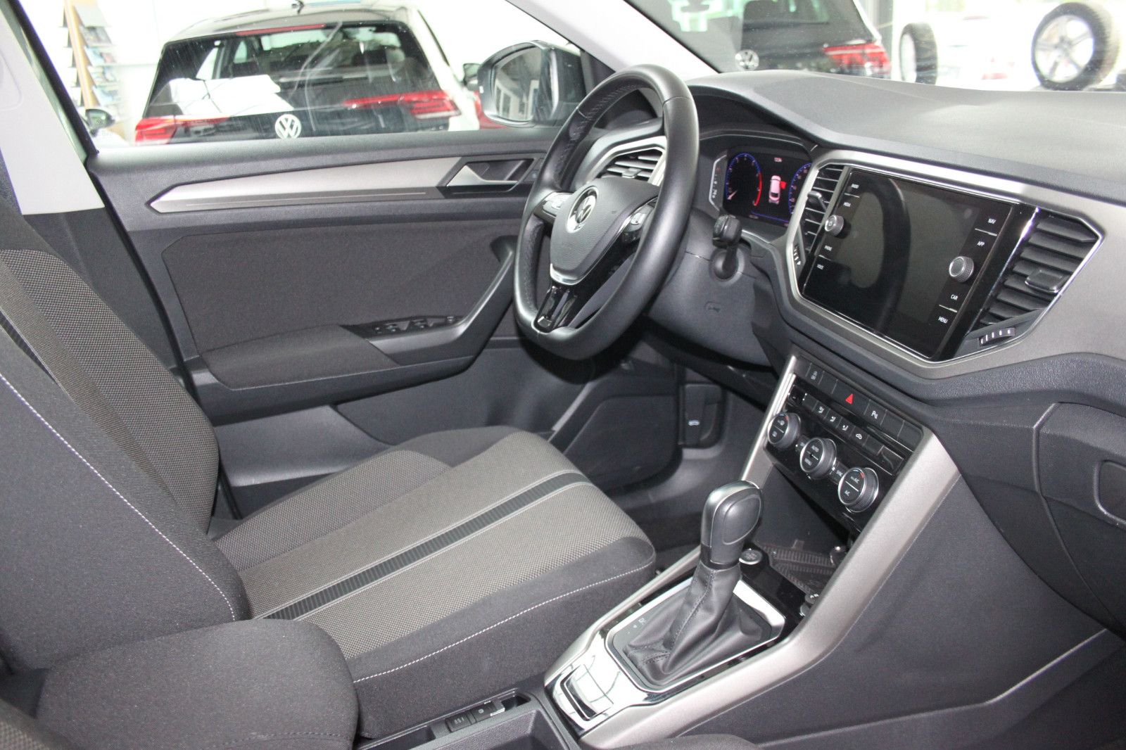 Volkswagen T-Roc R-Line DSG - Samsaru's Car Outlet