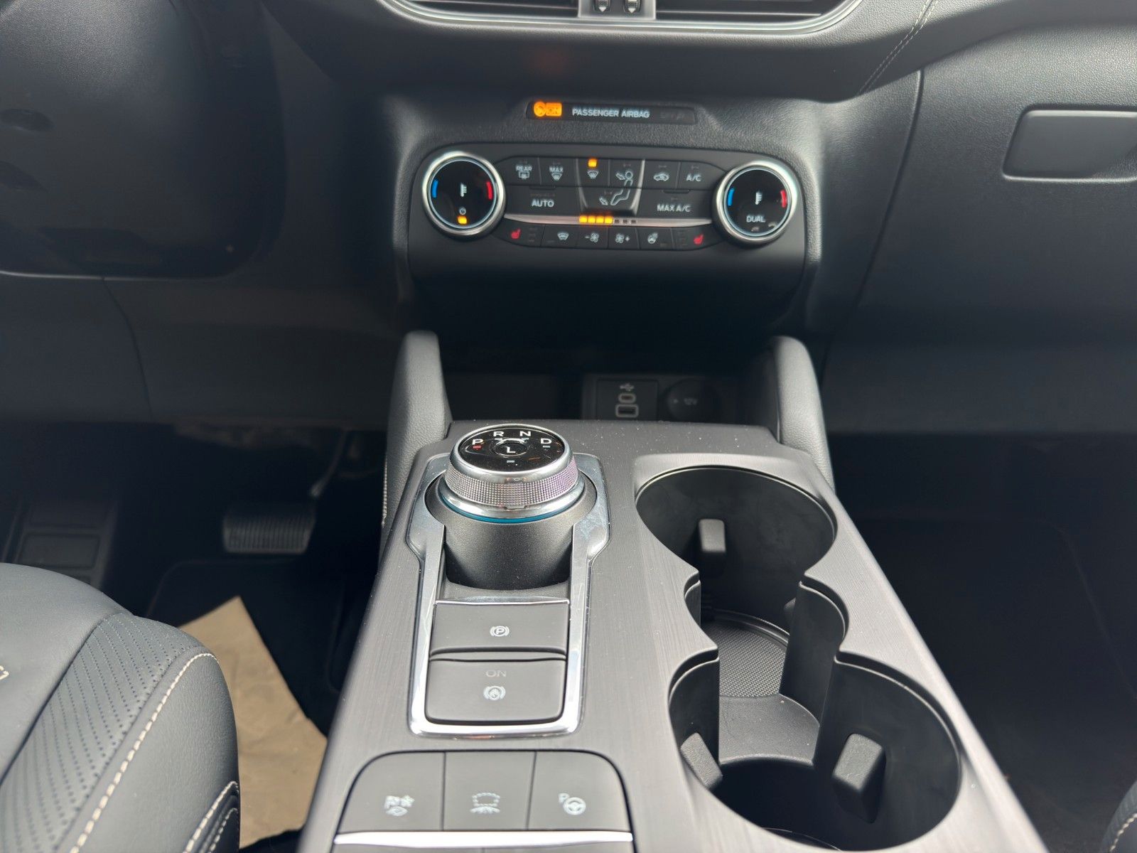 Ford Kuga Plug-In Hybrid Vignale - Samsaru's Car Outlet