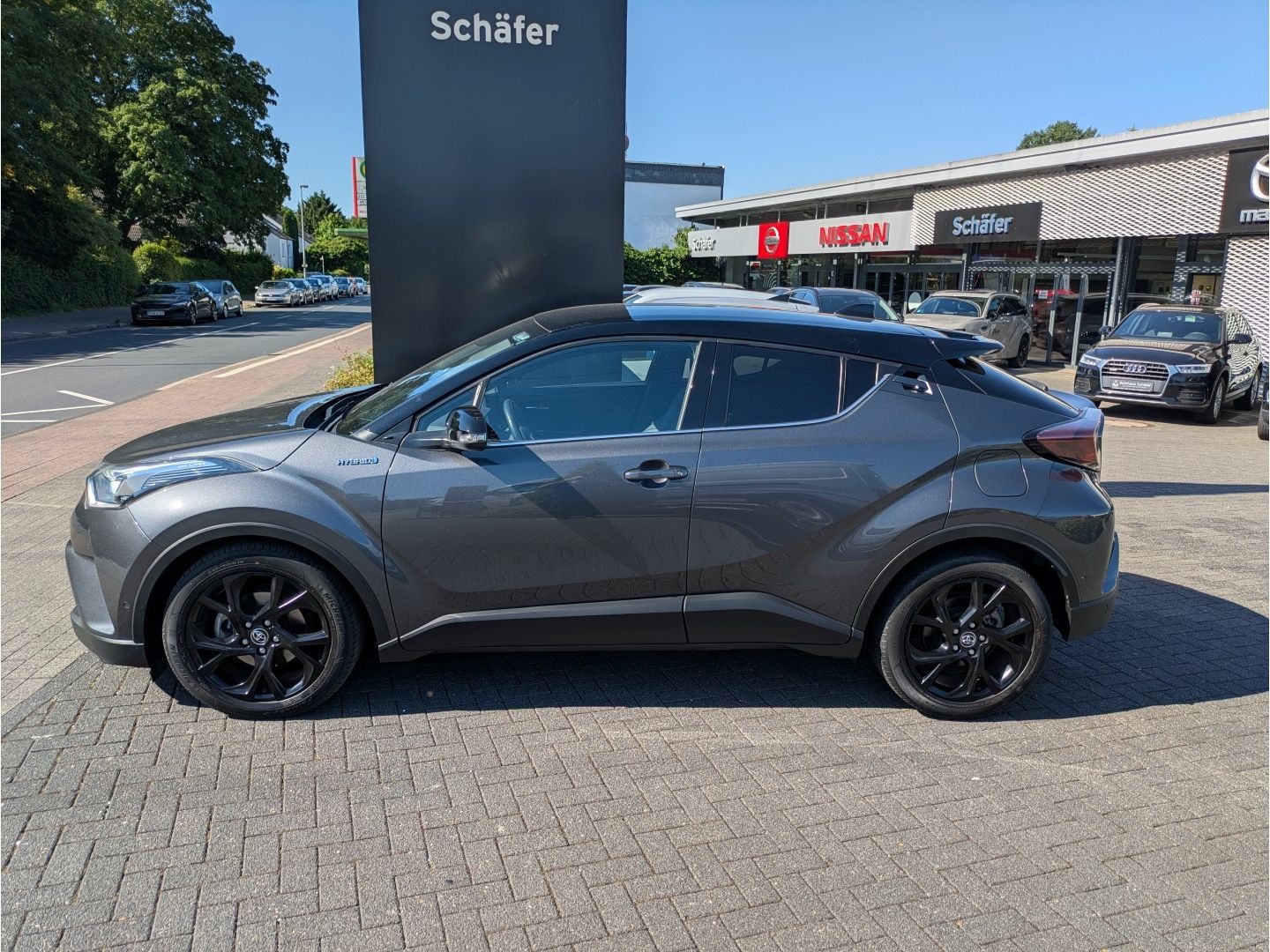 Toyota C-HR Style Selection - Samsaru's Car Outlet