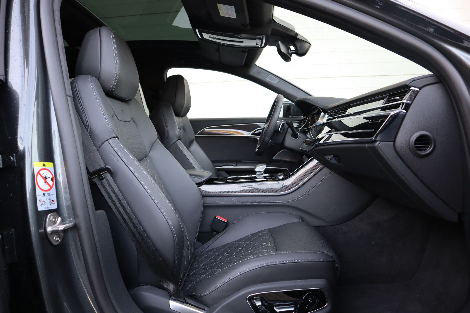 Audi A8L 60 TFSI e lang exclusive S-Line - Samsaru's Car Outlet