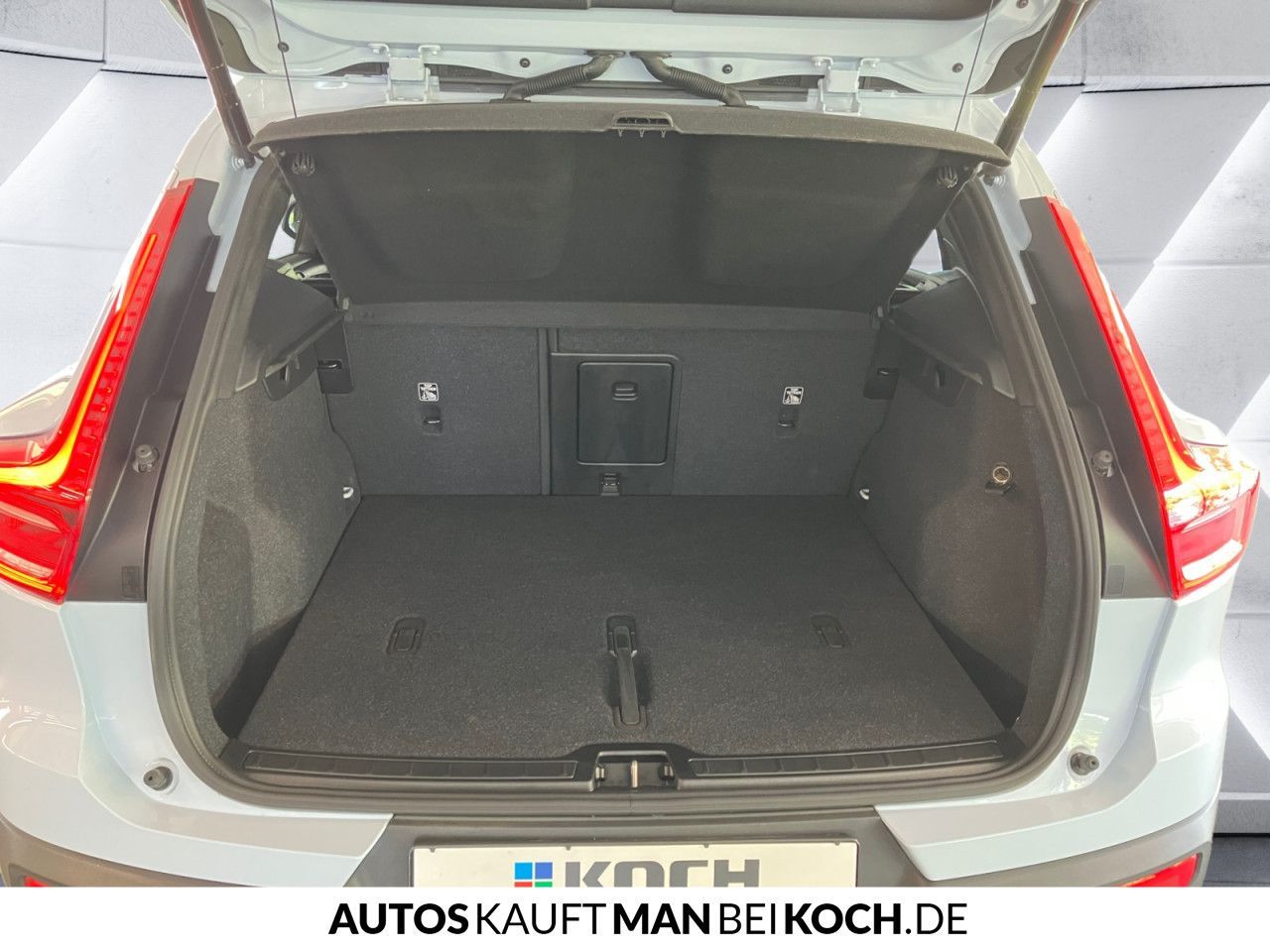 Volvo XC40 B3 DKG Core AHK LED SHZ/LHZ NAVI PDC/CAM!