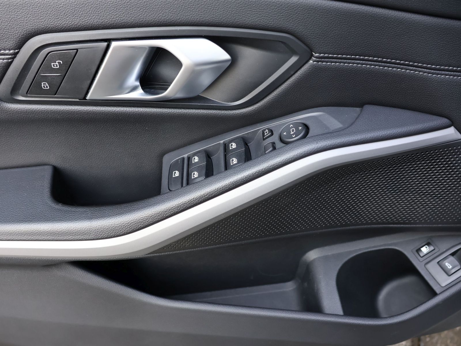 BMW 330 e Touring Advantage - Samsaru's Car Outlet