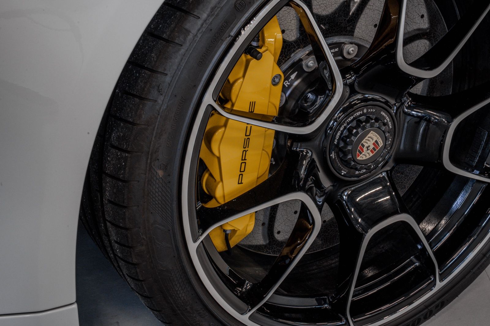 Porsche 911 Turbo S - Samsaru's Car Outlet