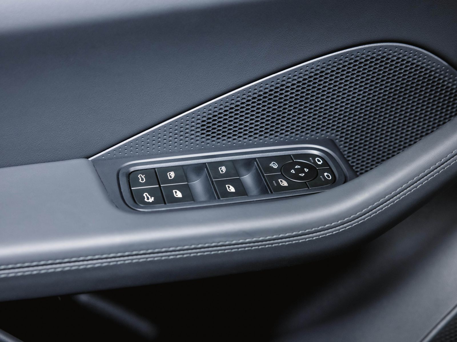 Porsche Macan 4S Electric Sport Chrono Panoramadach