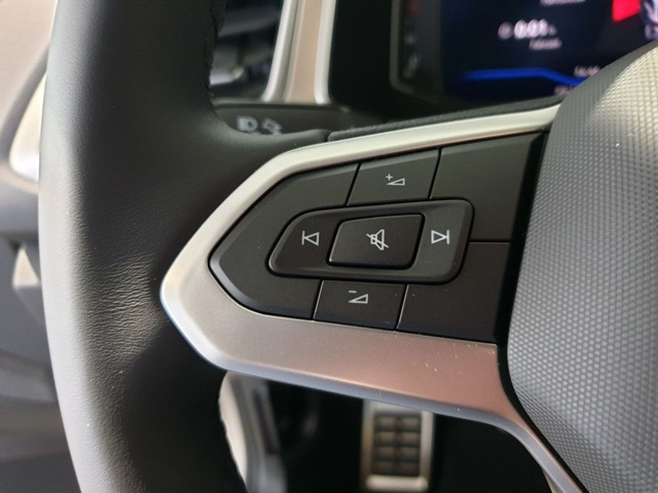 Volkswagen T-Roc 1.5 TSI Move DSG - Samsaru's Car Outlet