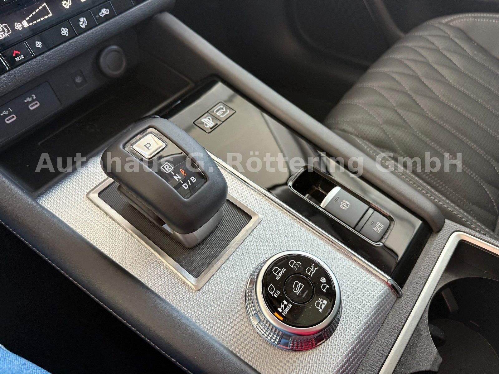 Mitsubishi Outlander Top 4WD PHEV Leder LED 4xSHZ 360° HUD