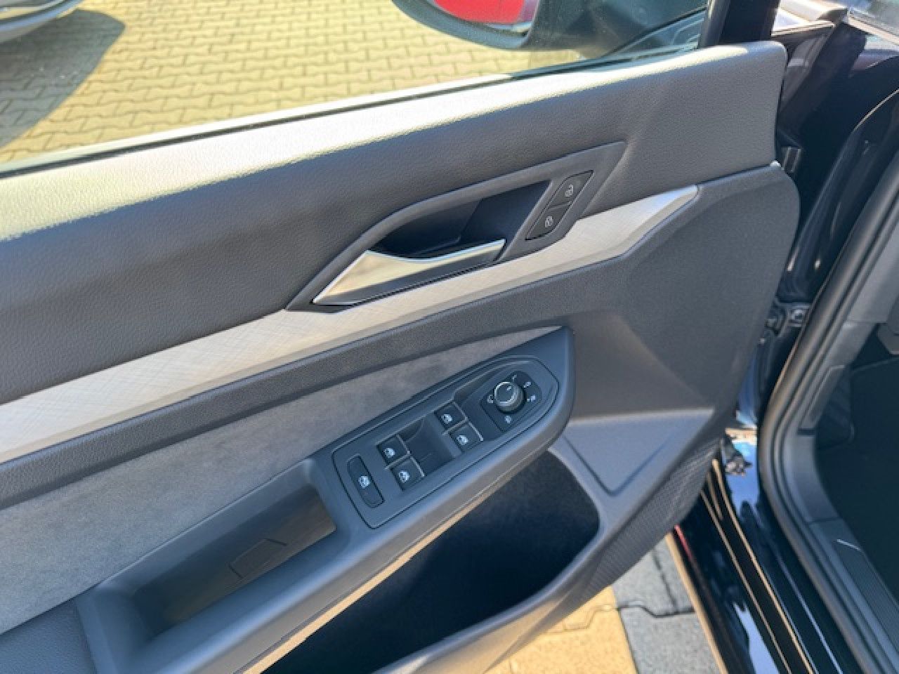 Volkswagen Golf VIII Life 1.5 TSI - Samsaru's Car Outlet