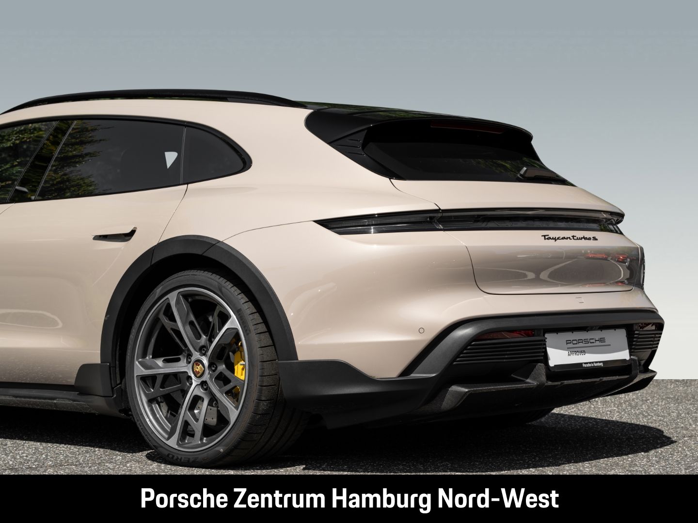Porsche Taycan Turbo S Cross Turismo Burmester HUD PDCC