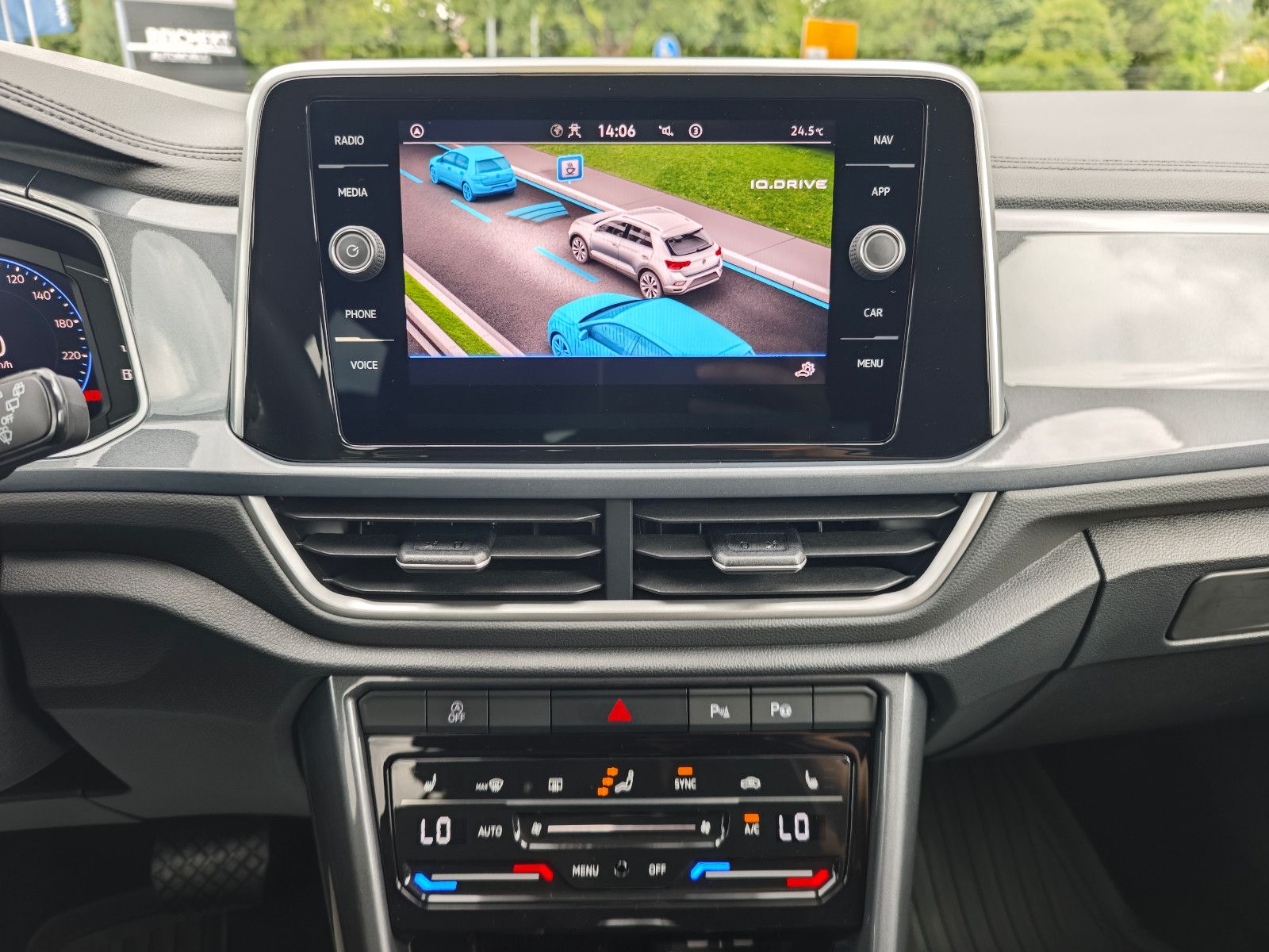 Volkswagen T-Roc Style 150PS DSG - Samsaru's Car Outlet
