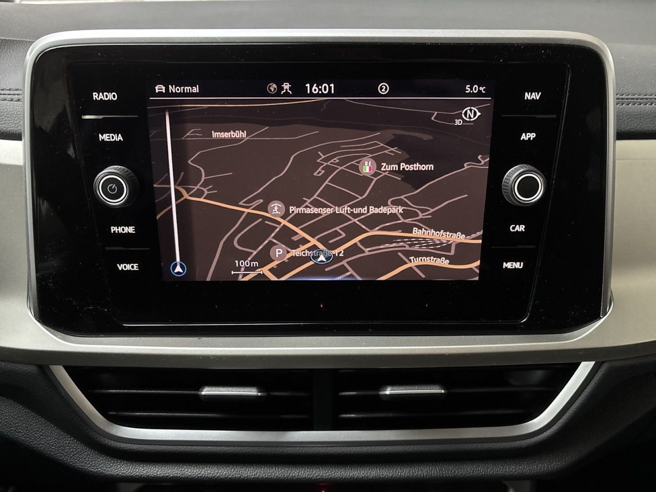 Volkswagen T-Roc 1.0 TSI MOVE - Samsaru's Car Outlet