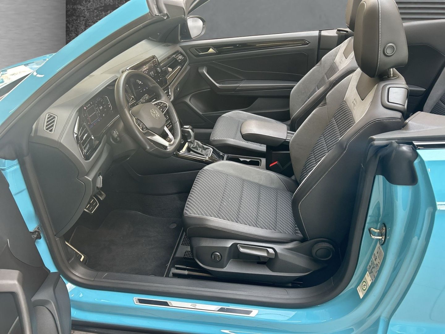 Volkswagen T-Roc 1.5 TSI R-Line Black - Samsaru's Car Outlet