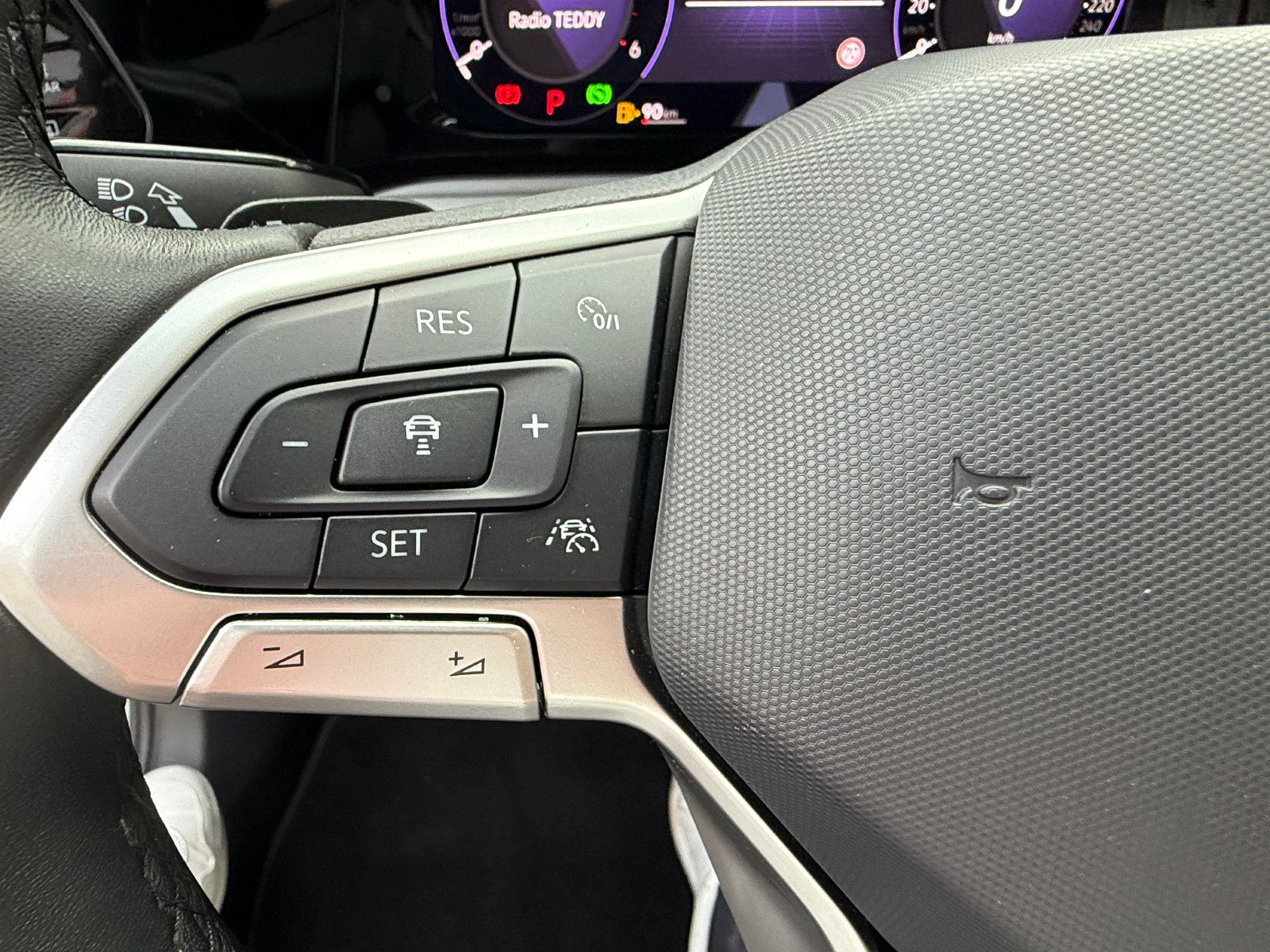 Volkswagen Golf VIII Var. TDI DSG Life - Samsaru's Car Outlet