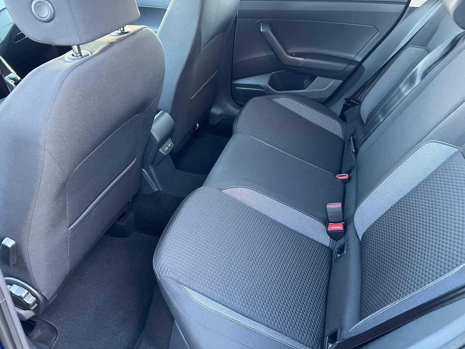 Volkswagen Taigo 1.0 TSI Life - Samsaru's Car Outlet