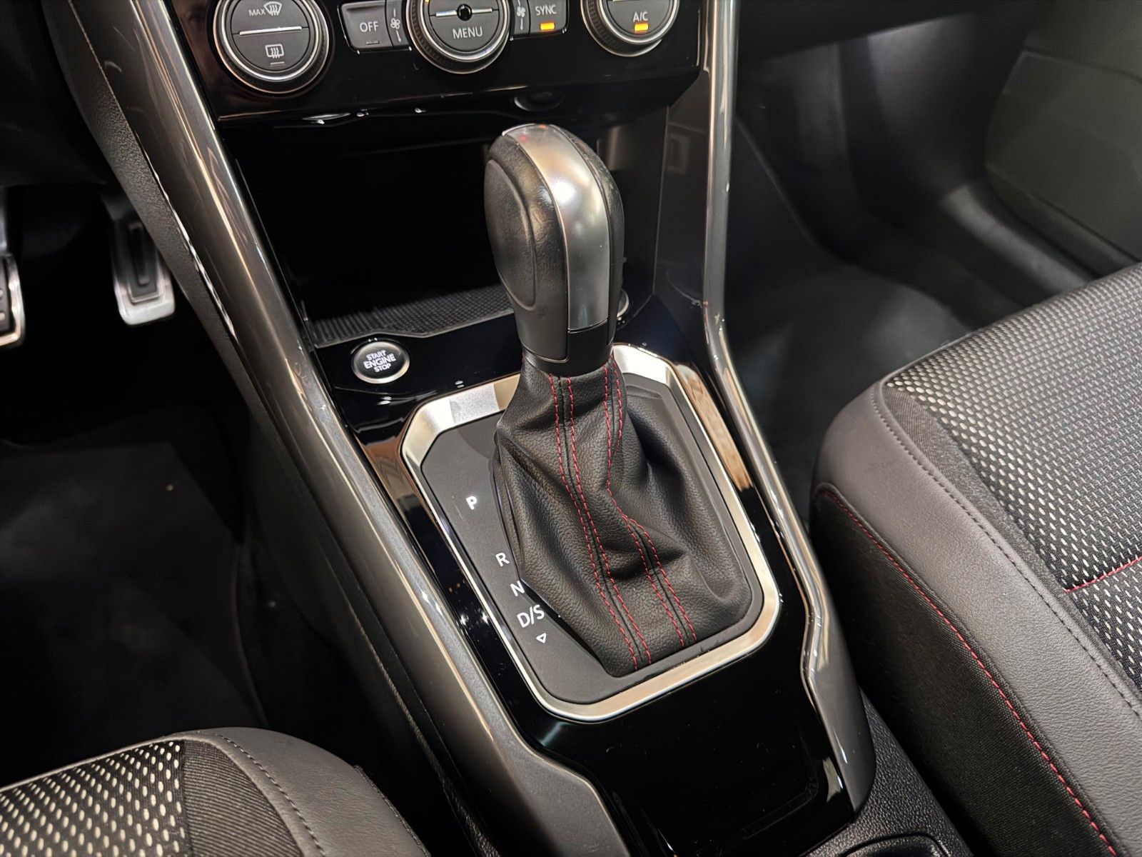 Volkswagen T-Roc Sport 1.5 TSI ACT - Samsaru's Car Outlet