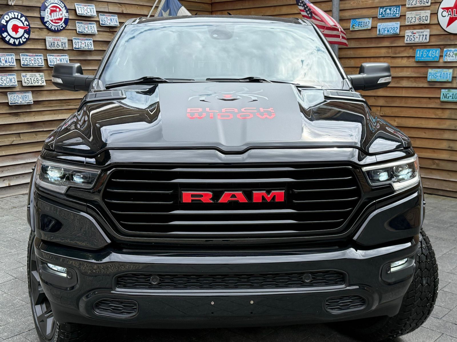 Dodge RAM 1500 6´´ BLACK WIDOW 5.7L 12´´ LED