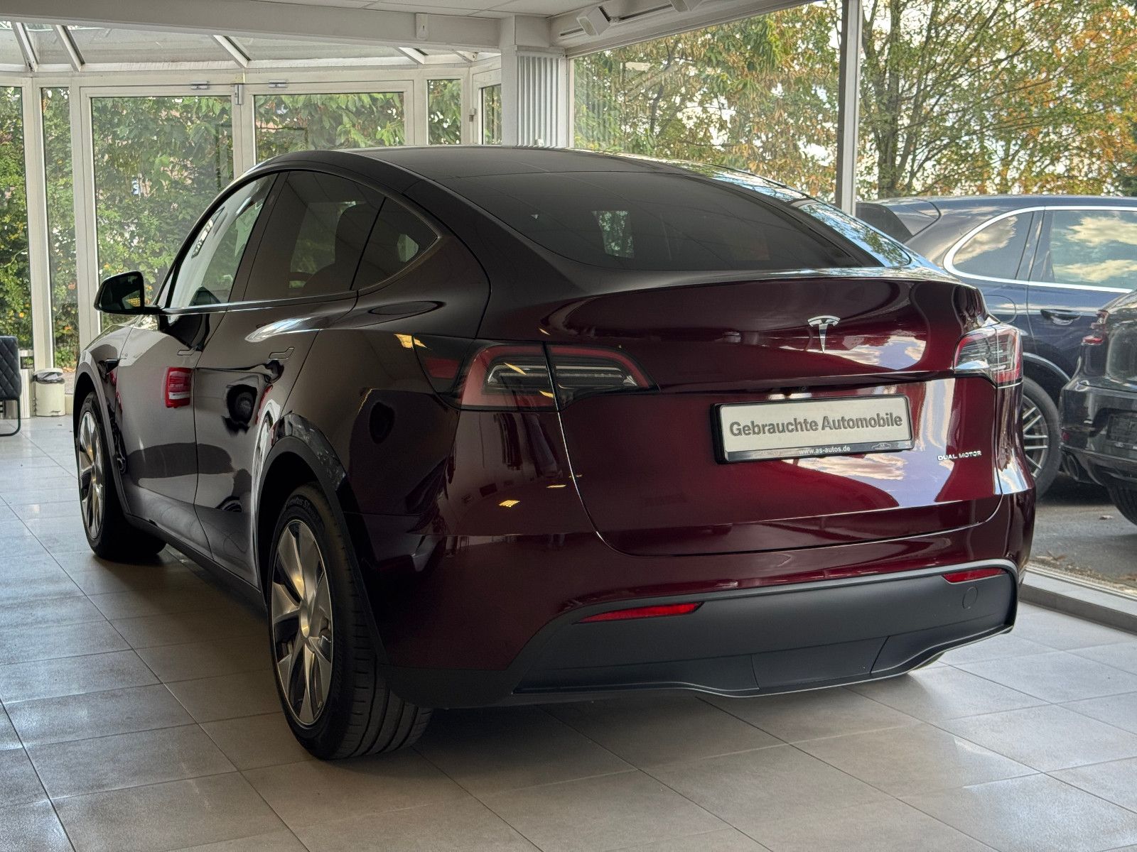 Tesla Model Y Long Range Dual Motor AWD MidnightCherry