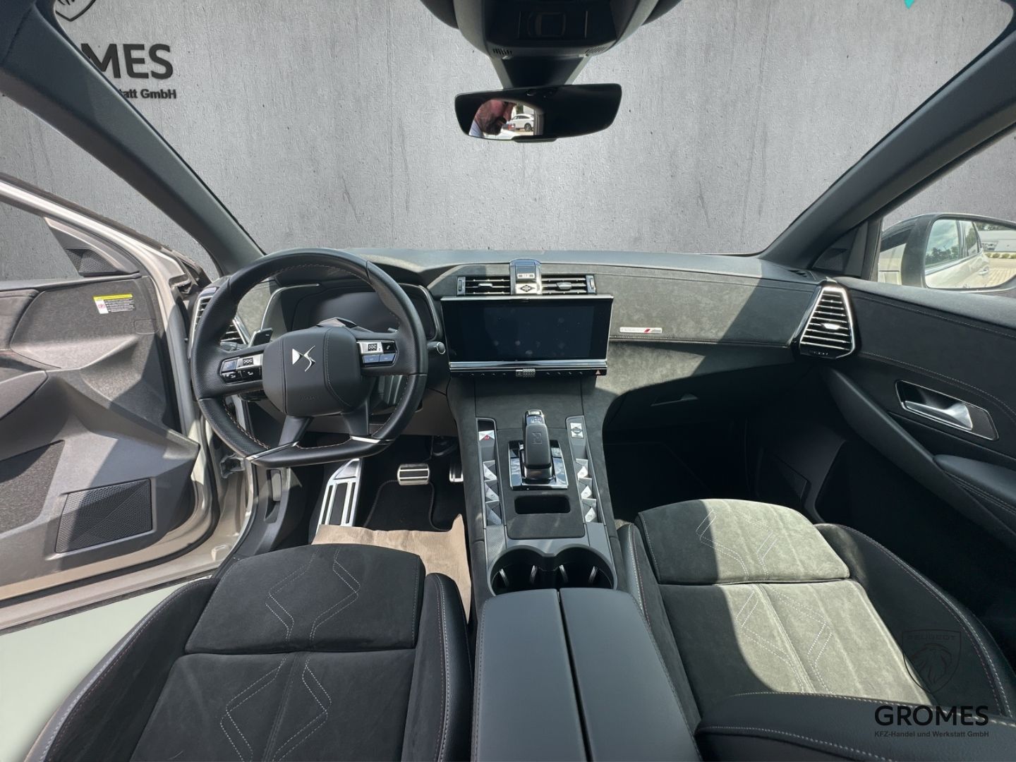 DS Automobiles DS7 300 4x4 Hybrid Performance Line E-Tense Nigh