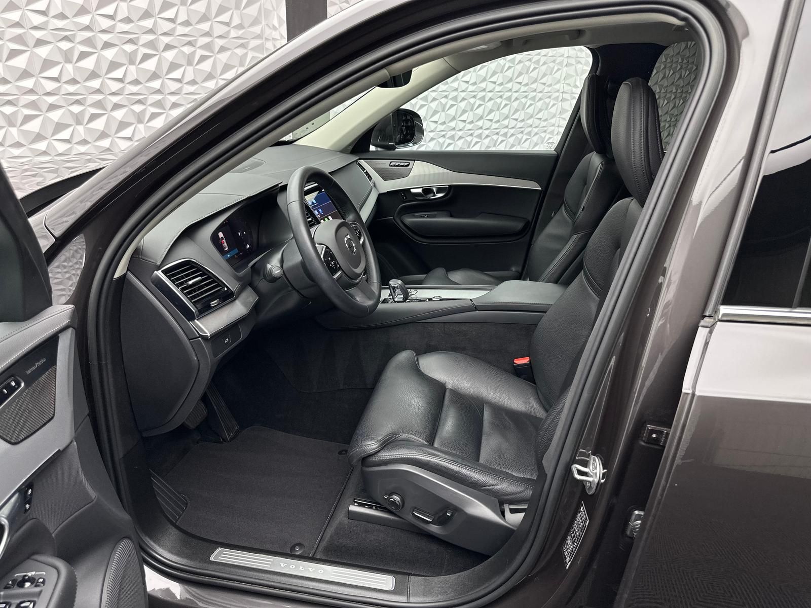 Volvo XC90 B5 PLUS AWD Bright - Samsaru's Car Outlet