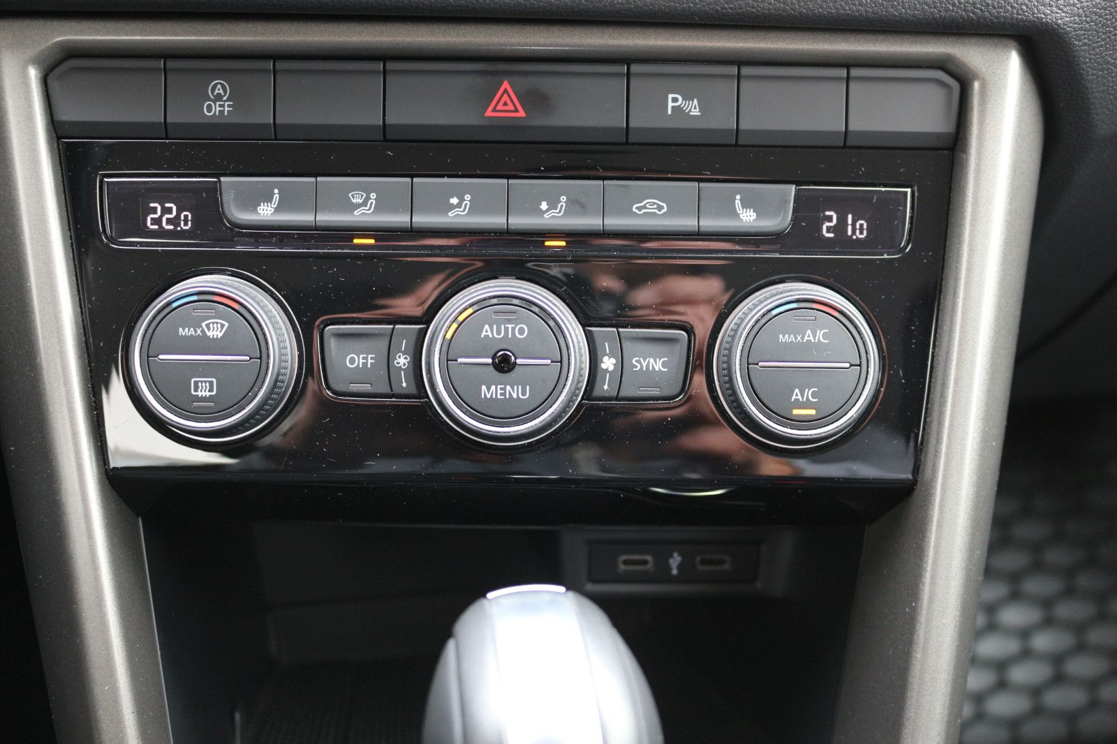 Volkswagen T-Roc Style - Samsaru's Car Outlet