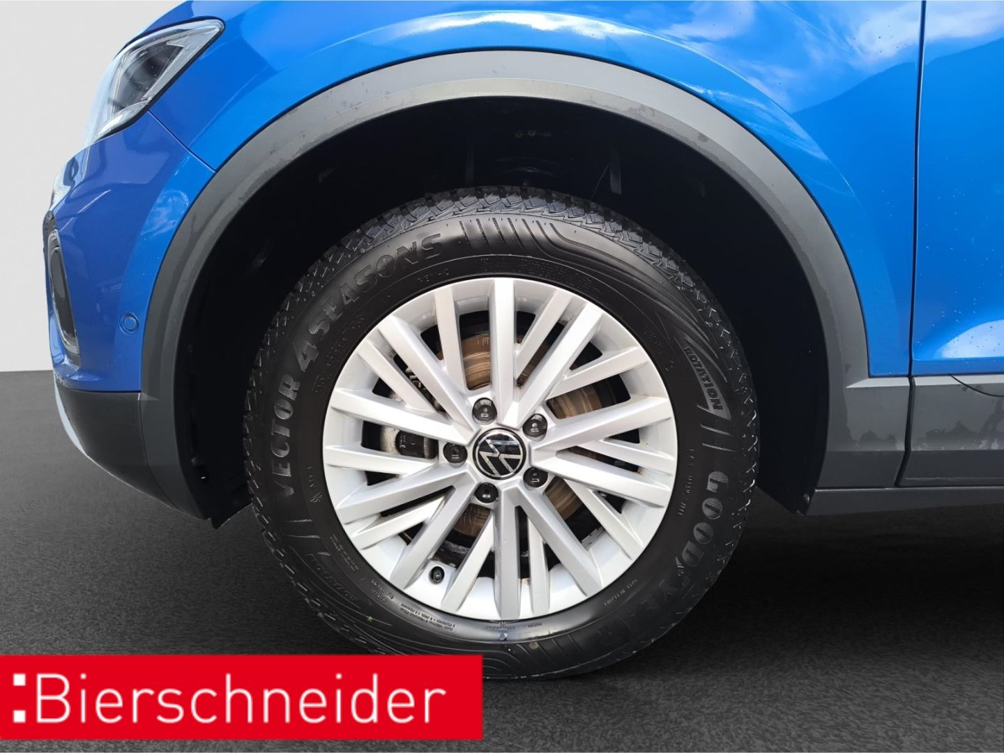 Volkswagen T-Roc 1.0 TSI - Samsaru's Car Outlet