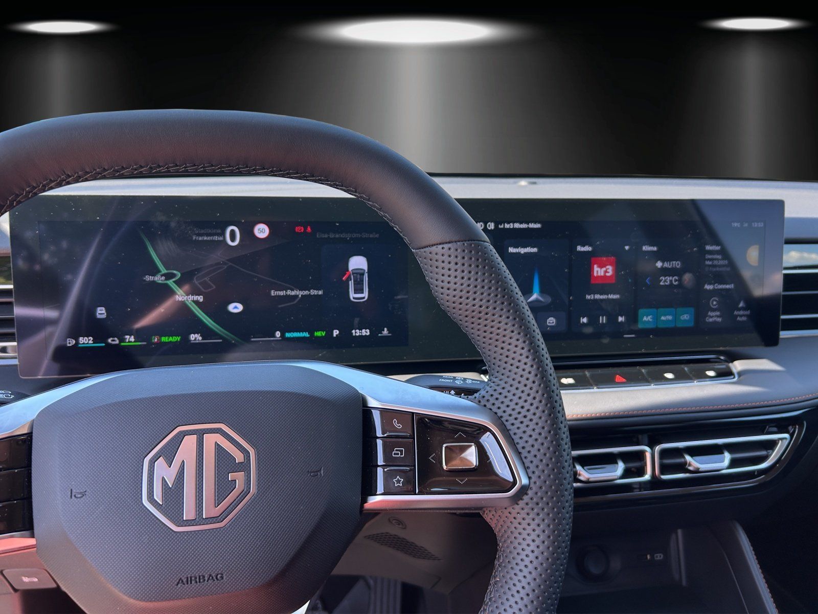 MG HS Luxury PHEV AT