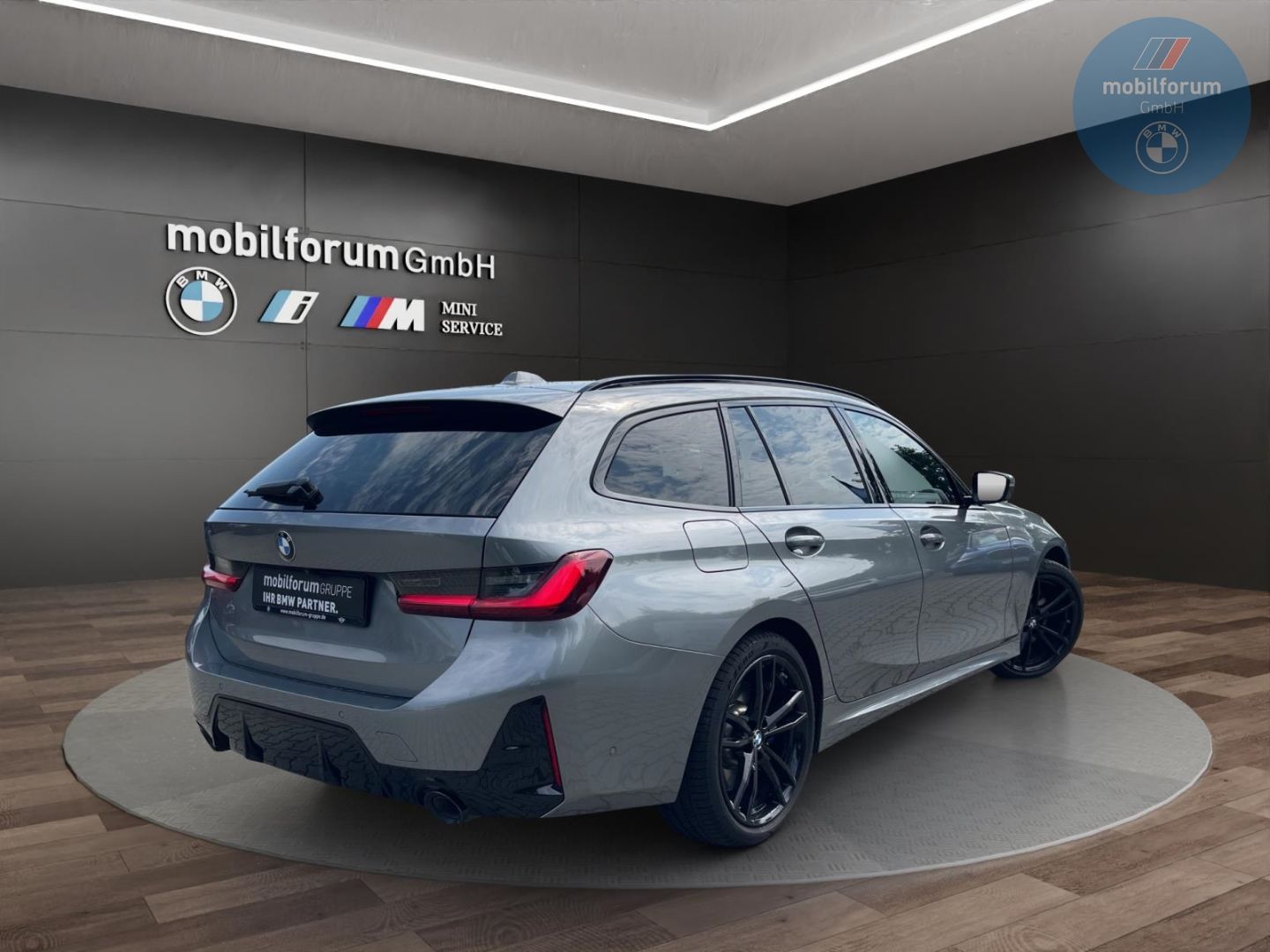 BMW 330 i xDrive Touring M-Sport DriveAssist Prof
