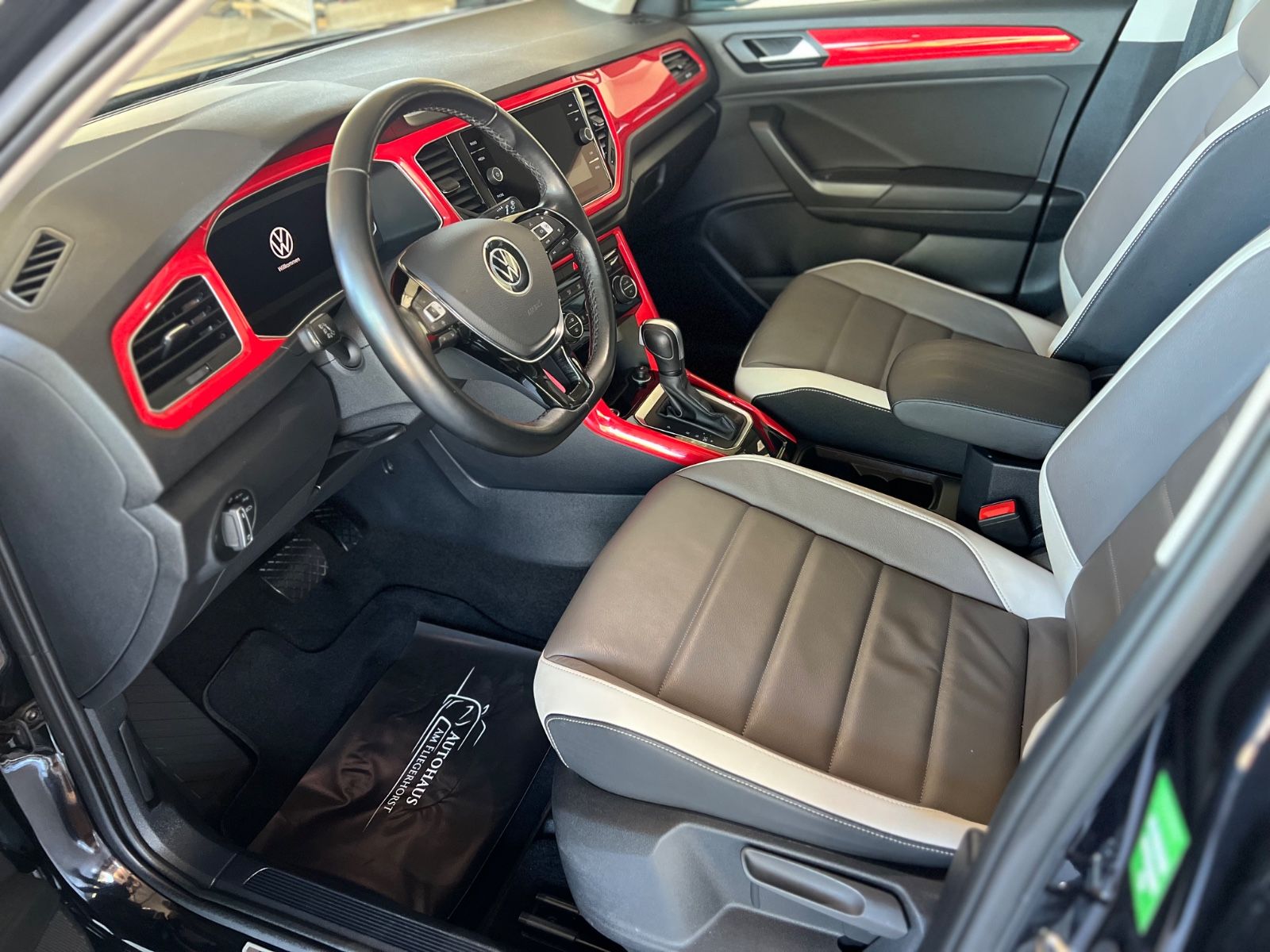 Volkswagen T-Roc 1.5 TSI Style - Samsaru's Car Outlet