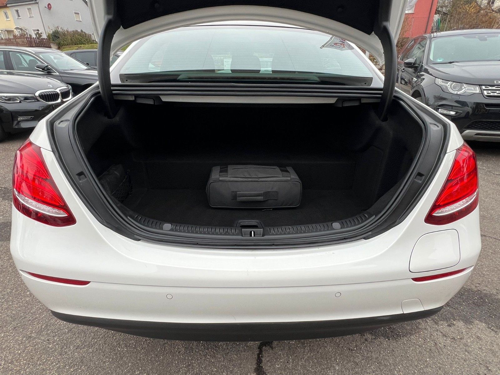 Mercedes-Benz E -Klasse Lim. E 300 de - Samsaru's Car Outlet