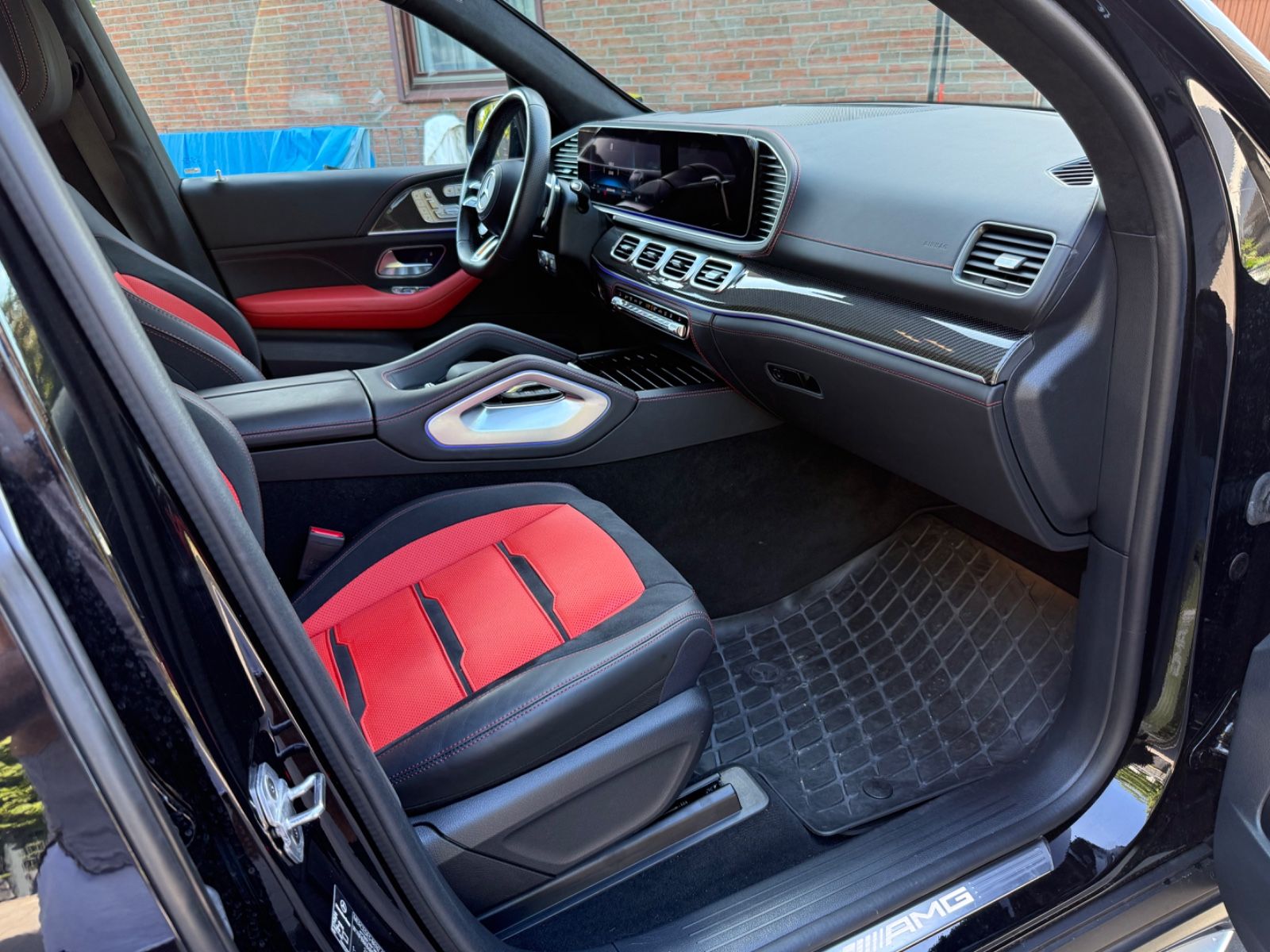 Mercedes-Benz GLE 63 AMG Black Red Seats Carbon